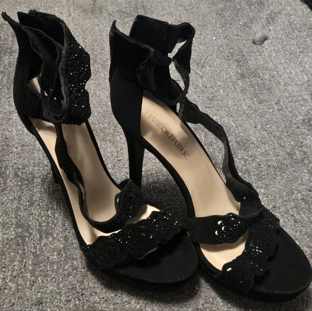 size 10 black strappy womans stiletto 5 inch heel with 1 inch toe marco republic